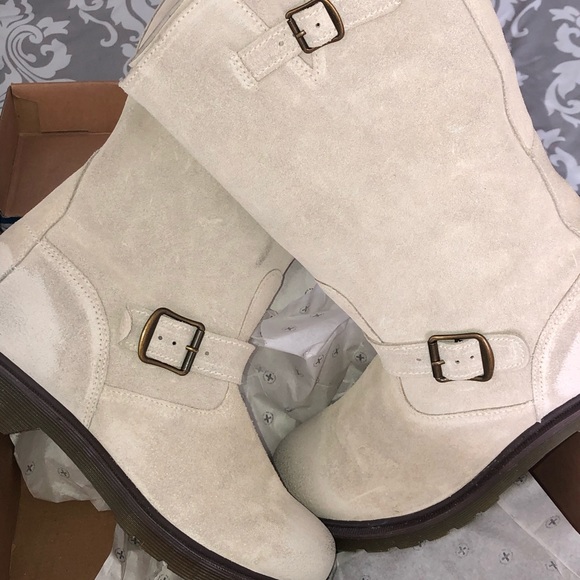 Dr Martens Boots - Picture 4 of 4